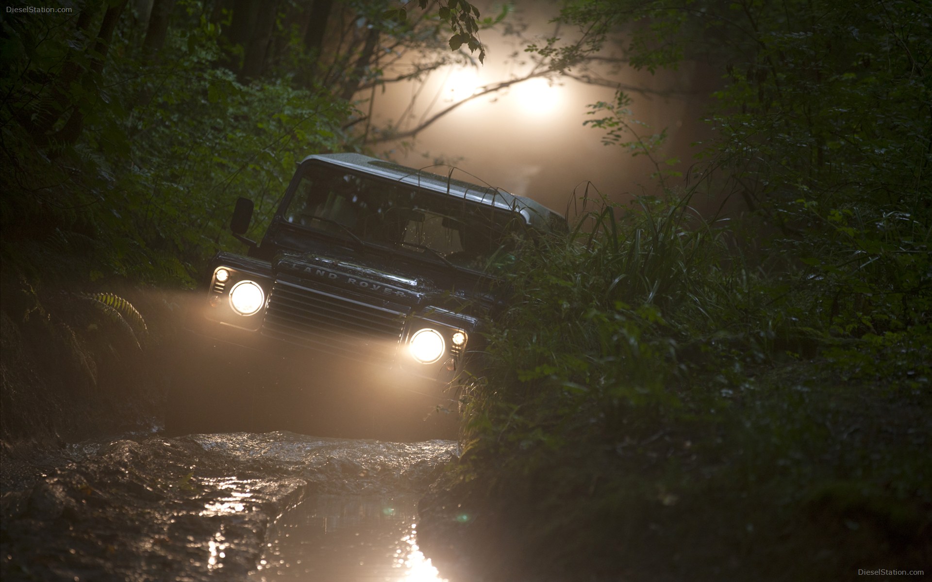 Land Rover Defender 2013